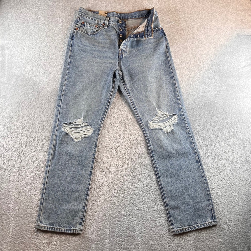 NWT Levis 501 Original Fit Light Wash Distressed Ripped Button Fly Jeans 28x30